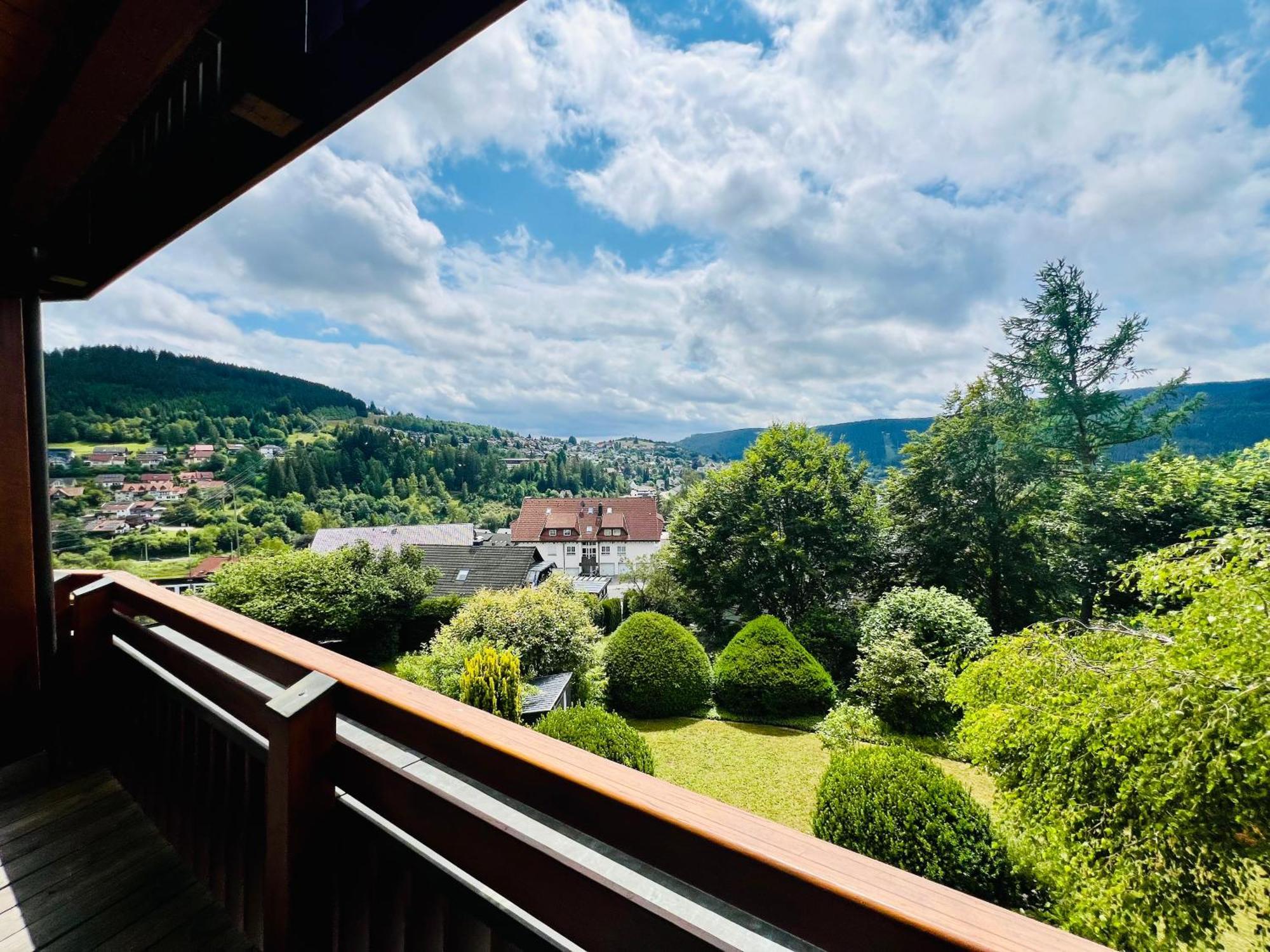 Panoramablick Mit Privatparkplatz, 2 Balkone Und 1,5 Baeder Apartment Titisee-Neustadt Exterior photo